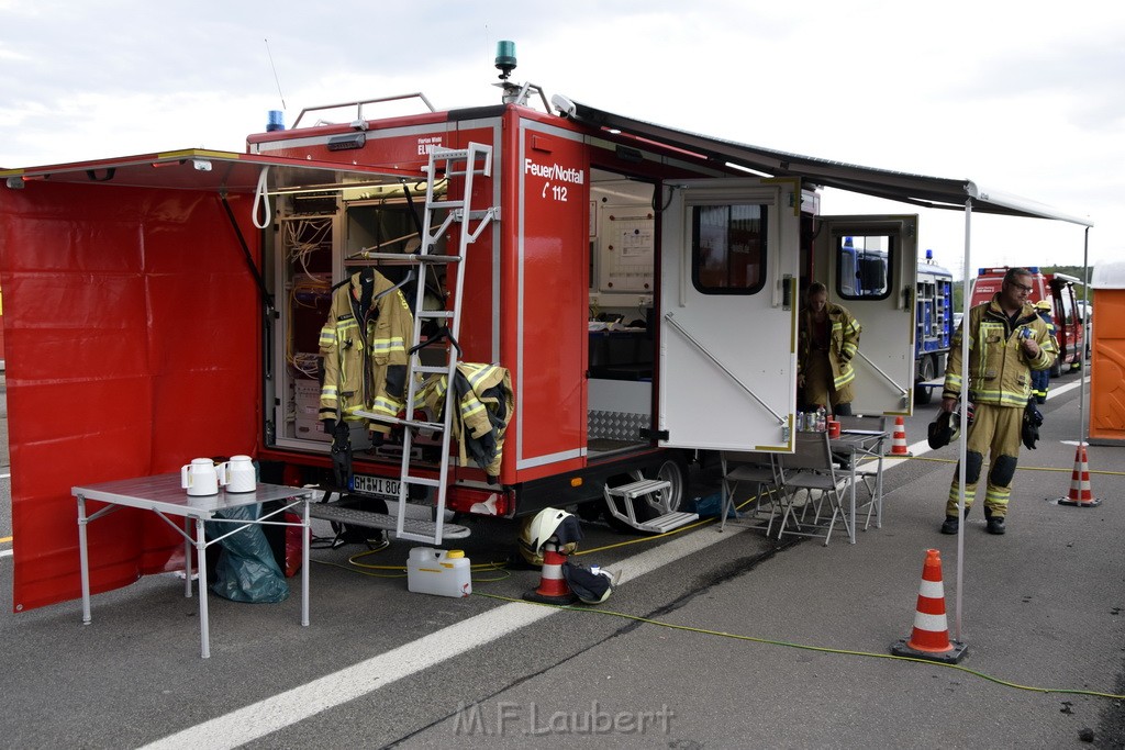 VU Gefahrgut LKW umgestuerzt A 4 Rich Koeln Hoehe AS Gummersbach P079.JPG - Miklos Laubert